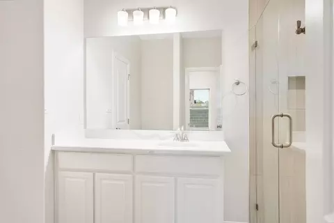Bath - 5403 Brahman Ln, Laredo, TX 78046 photo 3 of 5