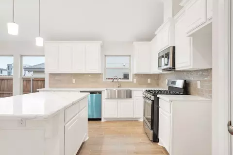 Kitchen - 5403 Brahman Ln, Laredo, TX 78046 photo 2 of 2
