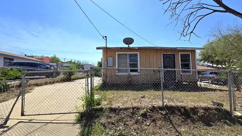 Exterior - 605 Lyon St, Laredo, TX 78040 photo 2 of 6
