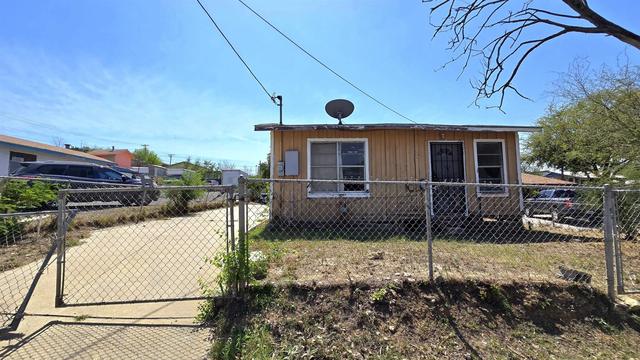 605 Lyon St, Laredo, TX 78040
