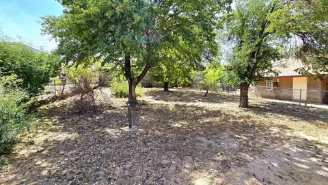 Exterior - 605 Lyon St, Laredo, TX 78040 photo 5 of 6