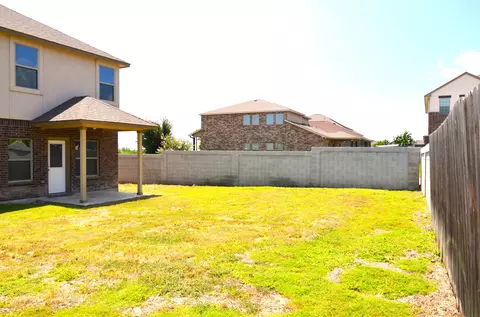 Exterior - 616 Laja Lp, Laredo, TX 78045 photo 2 of 3