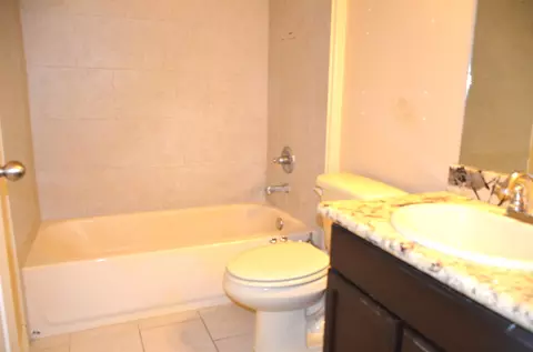 Bath - 616 Laja Lp, Laredo, TX 78045 photo 1 of 3