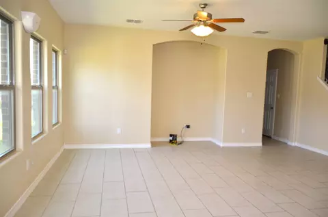 Living - 616 Laja Lp, Laredo, TX 78045 photo 1 of 4