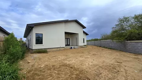 Exterior - 2341 Mango Rd, Laredo, TX 78046 photo 3 of 3