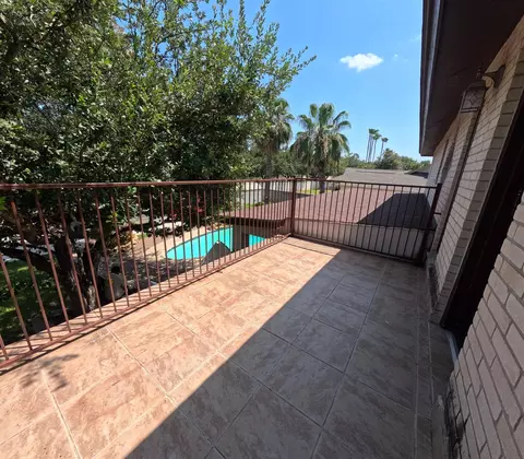 Exterior - 1217 Lyles Lp, Laredo, TX 78045 photo 3 of 8