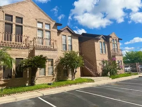 201 Martingale Ln #29, Laredo, TX 78041