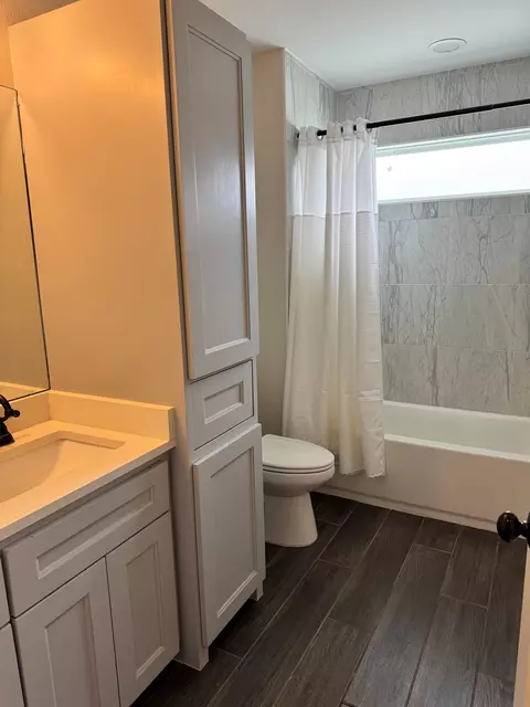 Bath - 1322 Sambar Lp, Laredo, TX 78045 photo 1 of 3
