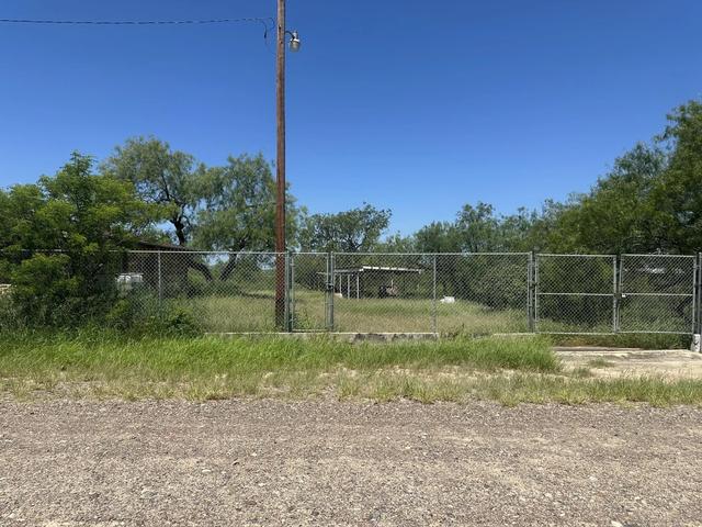 116 S Jab Dr, Zapata, TX 78076