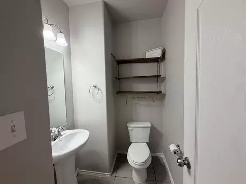 Bath - 11134 Palmillas Loop, Laredo, TX 78045 photo 3 of 4