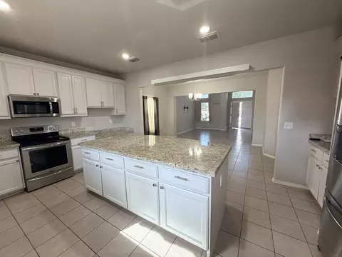 Kitchen - 11134 Palmillas Loop, Laredo, TX 78045 photo 3 of 3