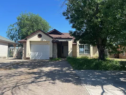 8623 Oakridge Lp, Laredo, TX 78045