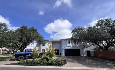 402 St Thomas Dr, Laredo, TX 78045