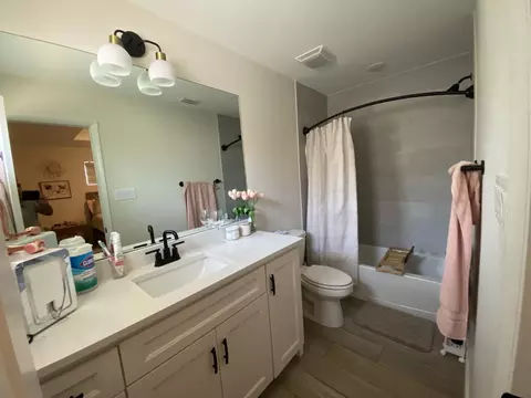 Bath - 1232 Sambar Lp, Laredo, TX 78045 photo 5 of 7