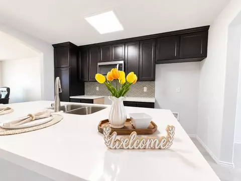 Kitchen - 6002 Servando Dr, Laredo, TX 78046 photo 2 of 2