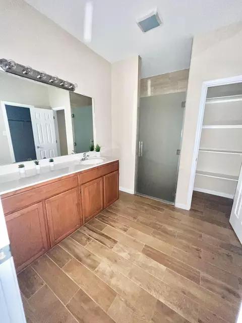 Bath - 11159 Capistran Lp, Laredo, TX 78045 photo 2 of 2