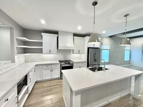 Kitchen - 1950 Sambar Lp, Laredo, TX 78045 photo 2 of 3