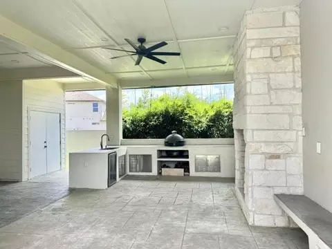 Exterior - 1950 Sambar Lp, Laredo, TX 78045 photo 3 of 5