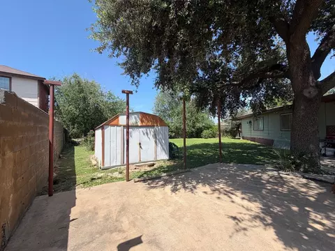 207 Devon W Pl, Laredo, TX 78045 photo 3