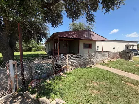 207 Devon W Pl, Laredo, TX 78045 photo 2