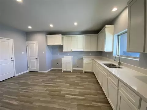 Kitchen - 5510 Moses Lp, Laredo, TX 78046 photo 1 of 2