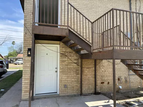 705 E Bustamante St #4, Laredo, TX 78041