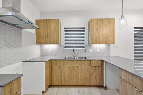 Kitchen - 416 Deer Path Loop, Laredo, TX 78045 photo 3 of 3