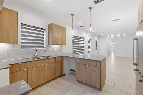 Kitchen - 416 Deer Path Loop, Laredo, TX 78045 photo 2 of 3