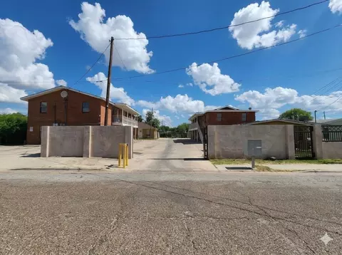 2407 Pierce St, Laredo, TX 78041