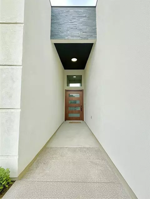 Entry Way - 502 Journey Loop, Laredo, TX 78045 photo 1 of 3