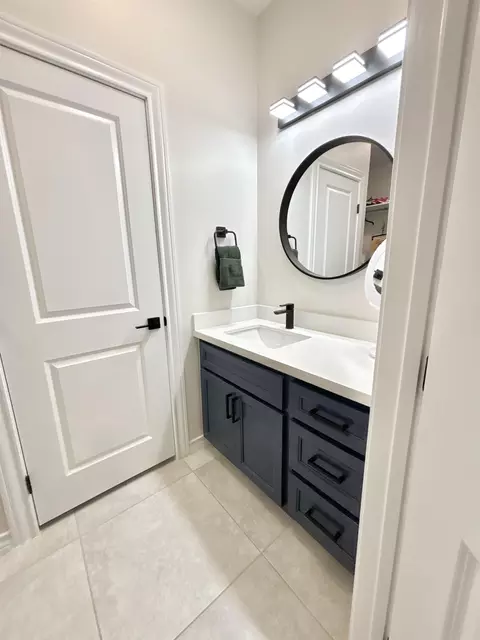 Bath - 502 Journey Loop, Laredo, TX 78045 photo 4 of 4