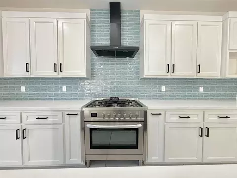 Kitchen - 502 Journey Loop, Laredo, TX 78045 photo 2 of 5