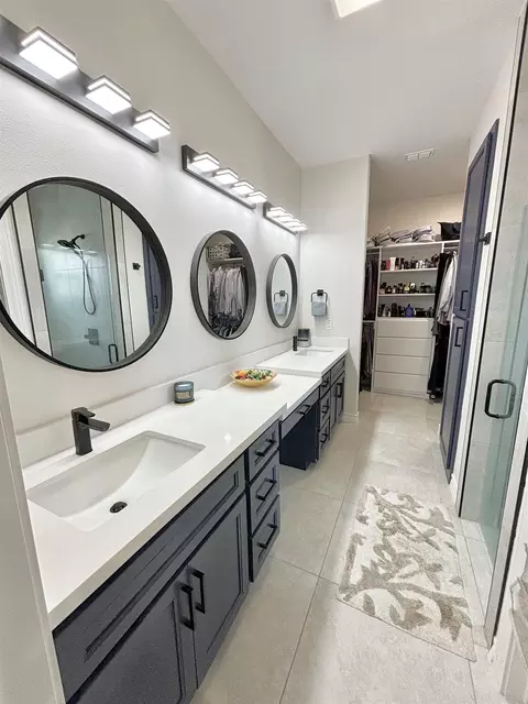 Bath - 502 Journey Loop, Laredo, TX 78045 photo 1 of 4
