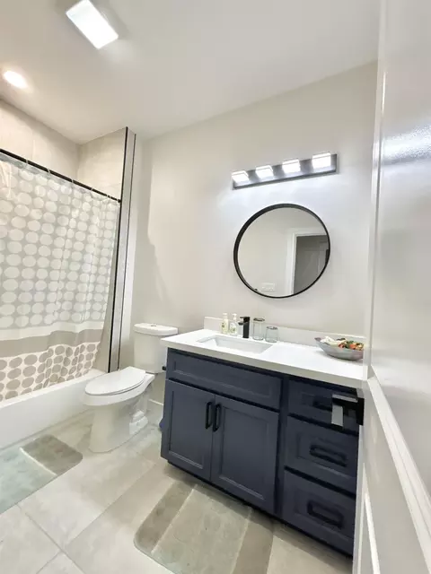 Bath - 502 Journey Loop, Laredo, TX 78045 photo 3 of 4