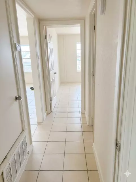 Entry Way - 602 E Ash St, Laredo, TX 78040 photo 1 of 1