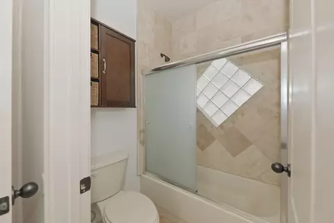 Bath - 10818 Marfa Rd, Laredo, TX 78045 photo 4 of 4