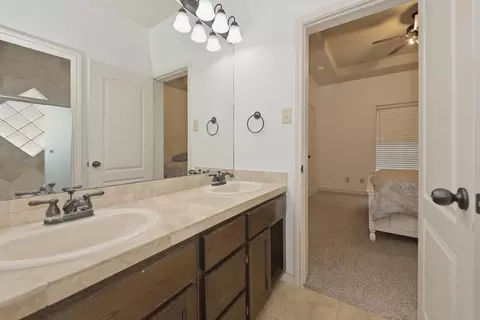 Bath - 10818 Marfa Rd, Laredo, TX 78045 photo 3 of 4