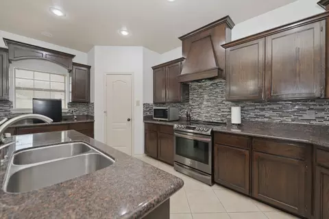 Kitchen - 10818 Marfa Rd, Laredo, TX 78045 photo 4 of 4