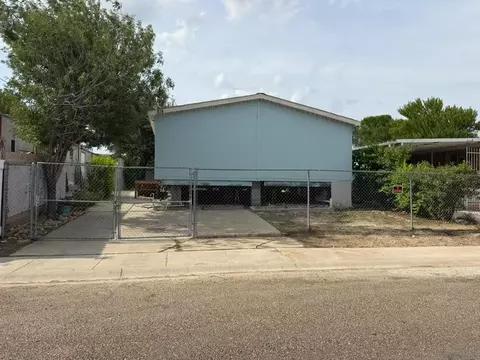 Exterior - 814 Flag St, Laredo, TX 78043 photo 1 of 7