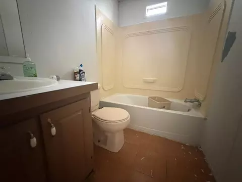 Bath - 814 Flag St, Laredo, TX 78043 photo 6 of 6