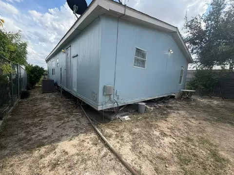 Exterior - 814 Flag St, Laredo, TX 78043 photo 2 of 7