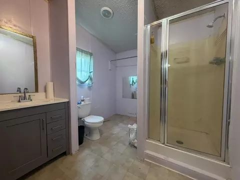 Bath - 814 Flag St, Laredo, TX 78043 photo 3 of 6