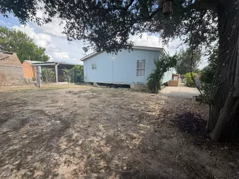 Exterior - 814 Flag St, Laredo, TX 78043 photo 3 of 7
