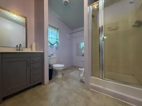 Bath - 814 Flag St, Laredo, TX 78043 photo 1 of 6
