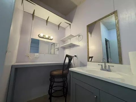Bath - 814 Flag St, Laredo, TX 78043 photo 4 of 6