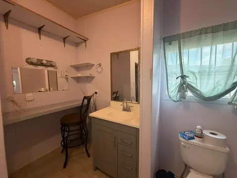 Bath - 814 Flag St, Laredo, TX 78043 photo 2 of 6