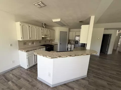 Kitchen - 307 Cinnamon Teal Lp, Laredo, TX 78045 photo 2 of 3