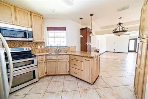 Kitchen - 2110 Lima Lp, Laredo, TX 78045 photo 1 of 3