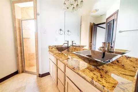 Bath - 2110 Lima Lp, Laredo, TX 78045 photo 3 of 3