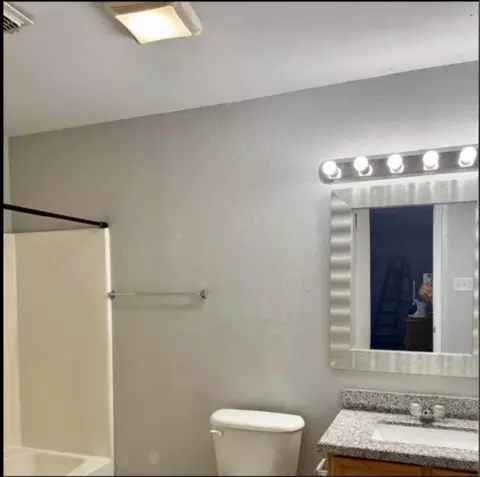 Bath - 3012 St Isaac Lp, Laredo, TX 78046 photo 2 of 2